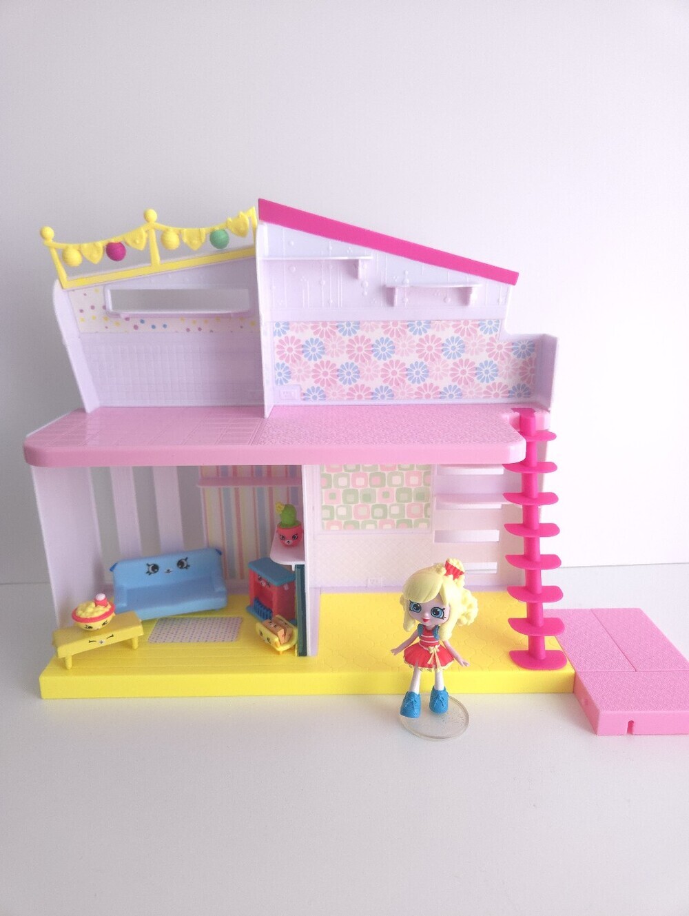 Shopkins Happy Places Happy Home Playset with Lil Shoppie Popette and Petkins
